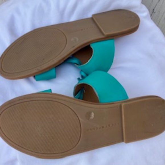 Lucky Brand Turquoise Blu Flat Leather Upper Sandals with Top Knot Accent Size 7 - Picture 5 of 6